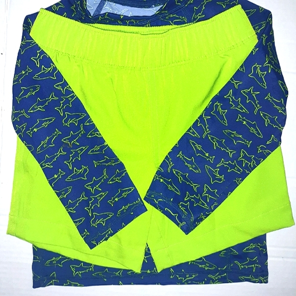 NEW- Boys 2pc Rashguard / Swimming trunks/Shorts - Picture 2 of 14